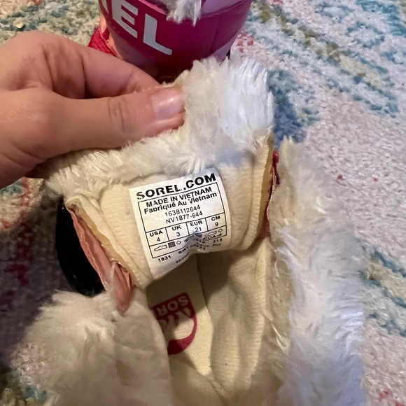 SOLDToddler Sorel Snow boots size 4 - Picture 2 of 5